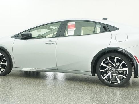 New 2026 Toyota Prius Plug-In Hybrid FWD image 7
