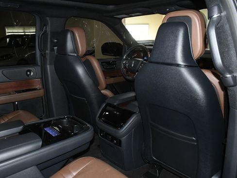 Used 2023 Lincoln Navigator Reserve image 16