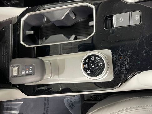 New 2025 Mitsubishi Outlander SE image 13