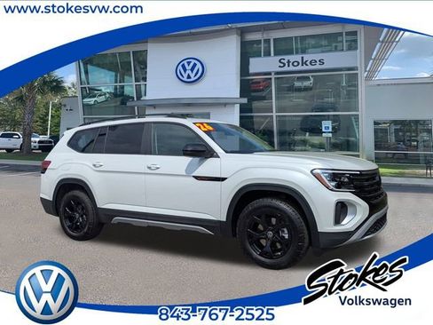 New 2026 Volkswagen Atlas Peak Edition image 1