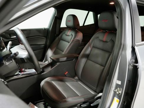 Used 2025 Chevrolet Trax RS w/ Driver Confidence Package image 3