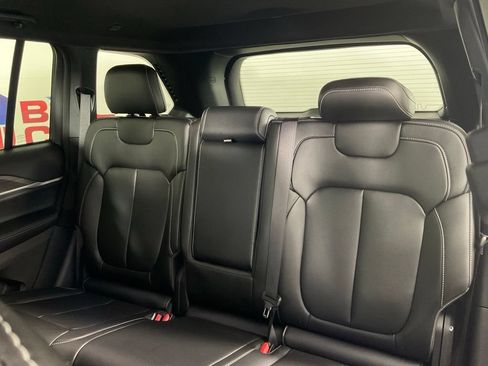 Used 2024 Jeep Grand Cherokee Limited w/ Black Appearance Package AWD/4WD image 16