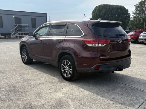 Used 2019 Toyota Highlander XLE FWD image 3