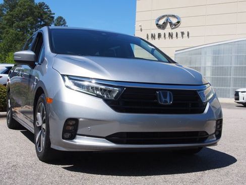 Used 2023 Honda Odyssey Touring image 2