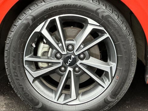 Used 2024 Kia Forte LXS image 29