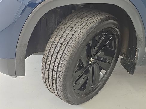 Used 2023 Volkswagen Atlas Cross Sport SE image 32