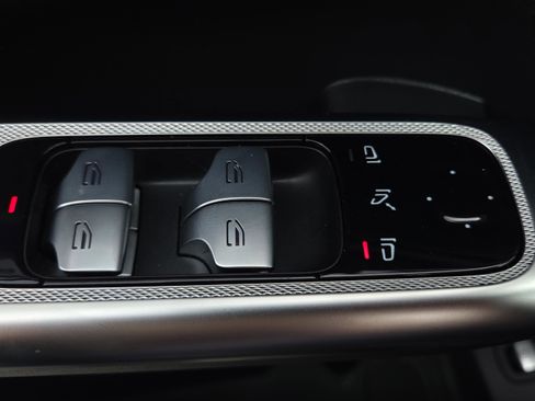 Used 2026 Mercedes-Benz GLC 300 image 34