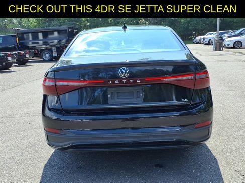Used 2025 Volkswagen Jetta SE FWD image 5