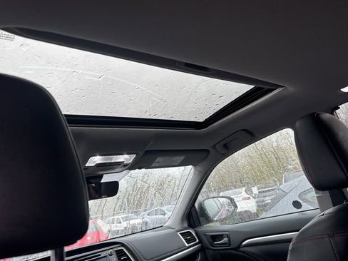 Used 2019 Toyota Highlander SE image 18