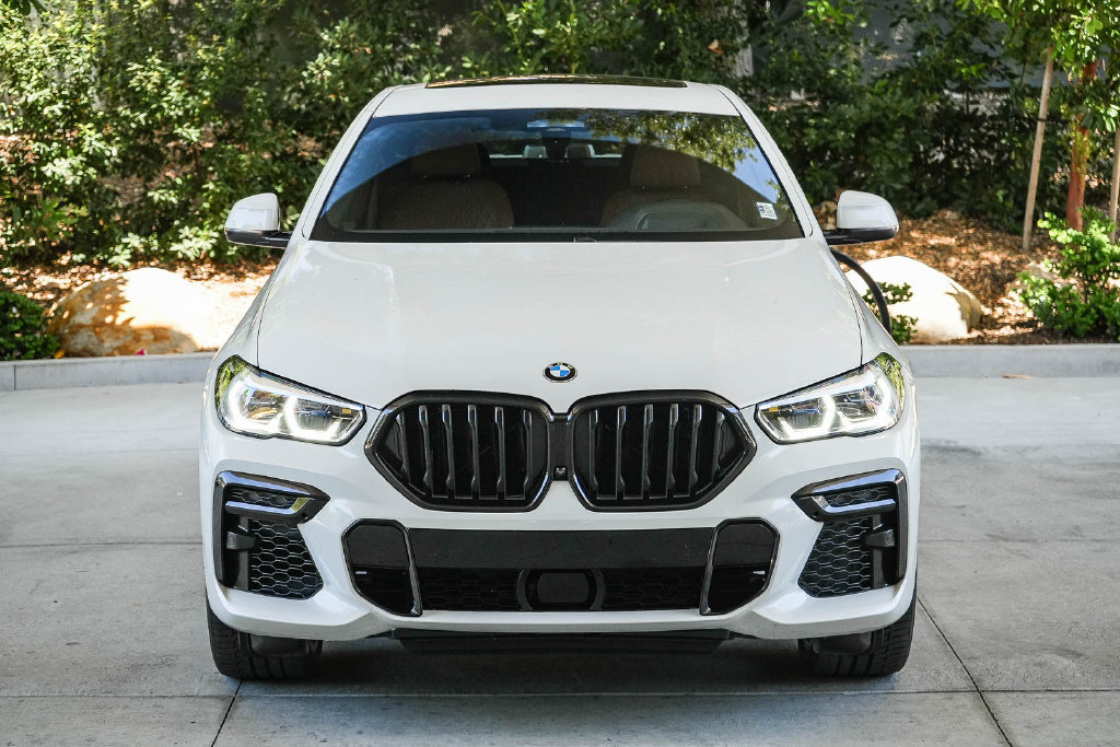 Used 2022 BMW X6 M50i w/ Executive Package AWD/4WD image 2