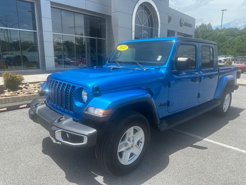 Used 2022 Jeep Gladiator Sport AWD/4WD image 2