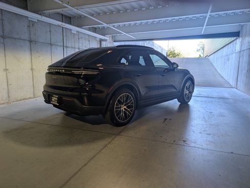 Used 2025 Porsche Macan Electric image 9