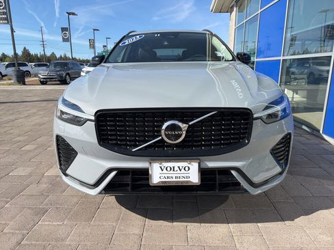 Used 2025 Volvo XC60 B5 Plus AWD/4WD image 3