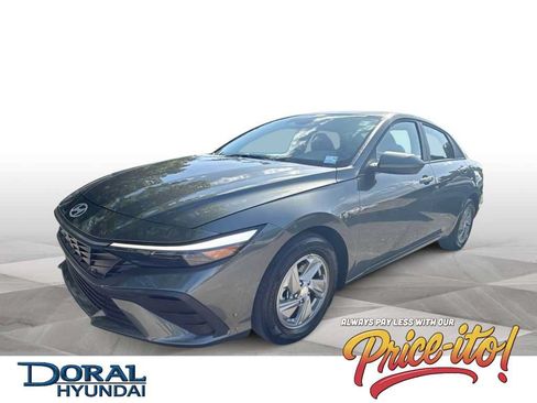 Used 2025 Hyundai Elantra SE FWD image 1