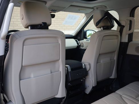 Used 2019 Land Rover Discovery SE AWD/4WD image 17