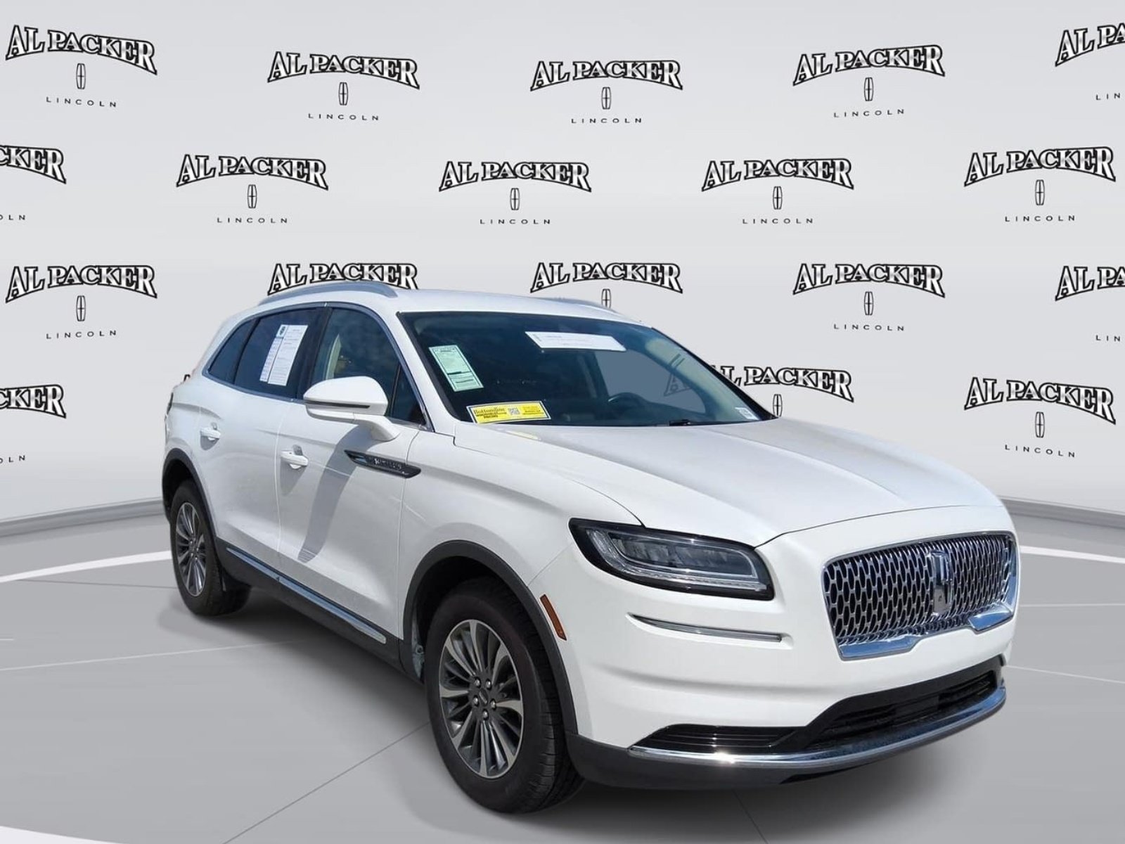 Used 2023 Lincoln Nautilus AWD w/ Premium Package image 7