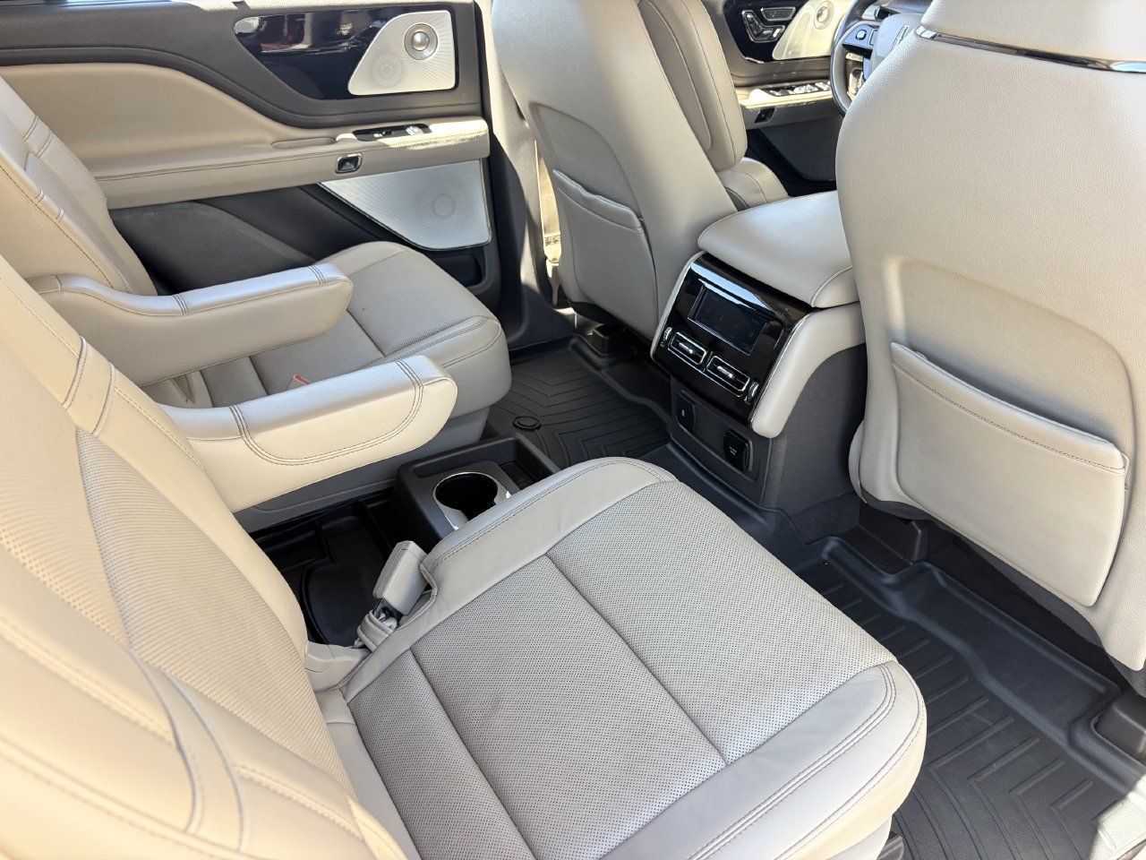 Used 2020 Lincoln Aviator Reserve w/ Equipment Group 202A AWD/4WD image 14