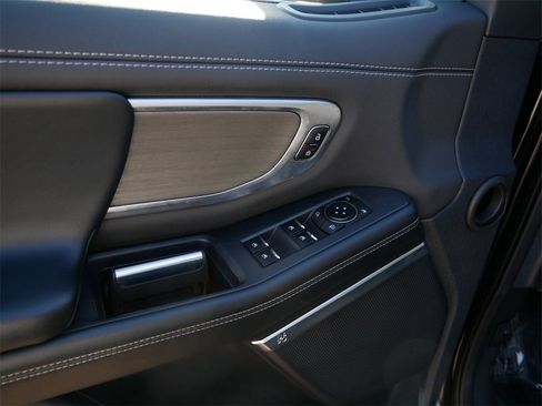 Used 2017 Jeep Grand Cherokee Overland w/ Jeep Active Safety Group image 18