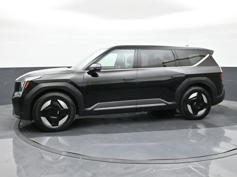 Used 2024 Kia EV9 Light RWD image 5