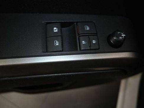 Used 2022 Toyota Tacoma SR5 w/ Technology Package image 12