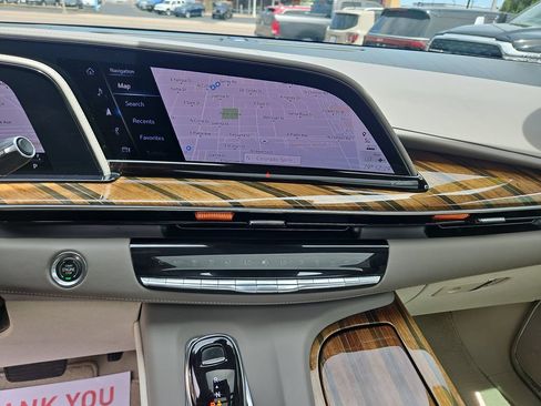 Used 2022 Cadillac Escalade ESV Premium Luxury Platinum w/ LPO, Radiant Package AWD/4WD image 18