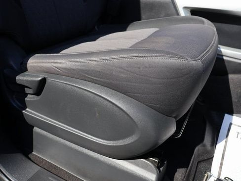 Used 2021 Nissan Titan SV w/ SV Convenience Package RWD image 8