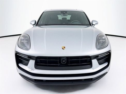 Certified 2025 Porsche Macan image 6