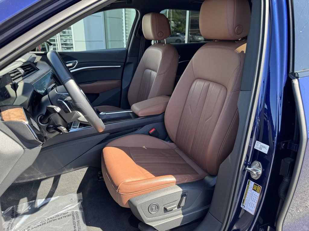 Used 2022 Audi e-tron Premium AWD/4WD image 21