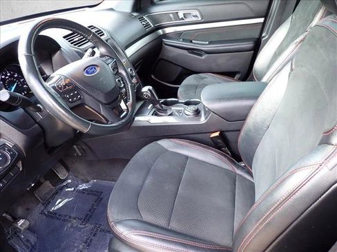 Used 2019 Ford Explorer XLT w/ Equipment Group 202A AWD/4WD image 12