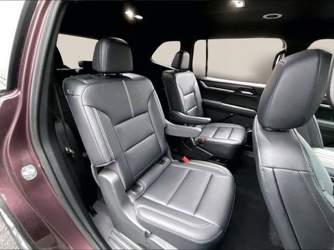 Used 2024 GMC Acadia Elevation w/ Luxury Package image 17