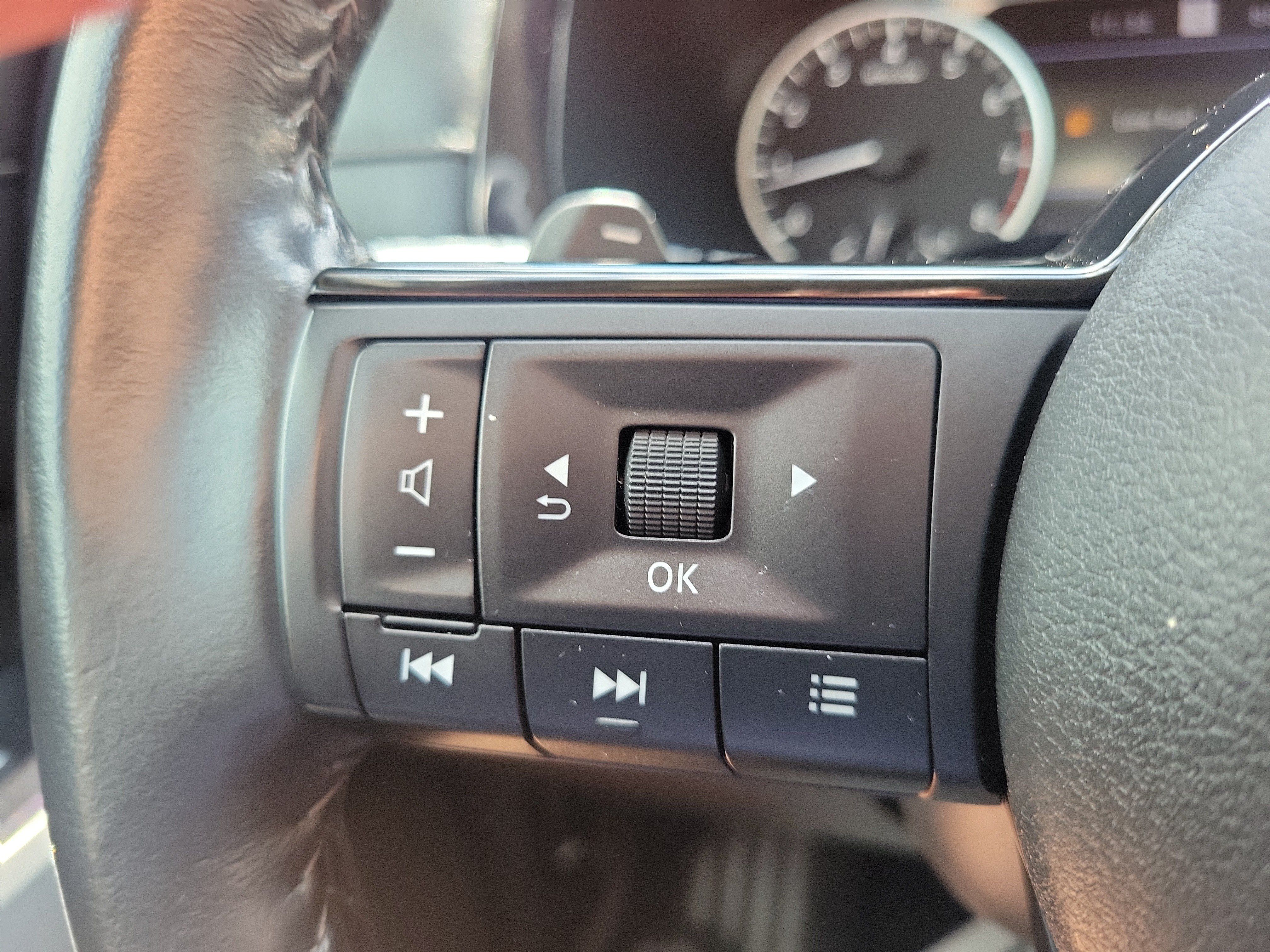 Used 2022 Nissan Pathfinder SL FWD image 18