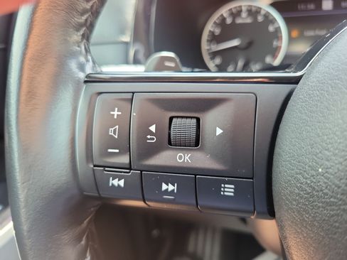 Used 2022 Nissan Pathfinder SL FWD image 18
