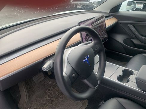 Used 2020 Tesla Model 3 Standard Range Plus RWD image 17