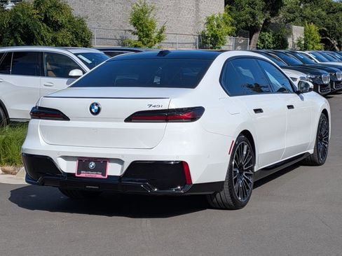 Used 2025 BMW 740i image 5