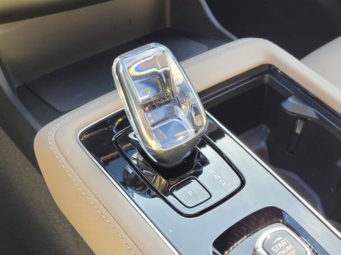 Certified 2025 Volvo XC90 T8 Plus image 22