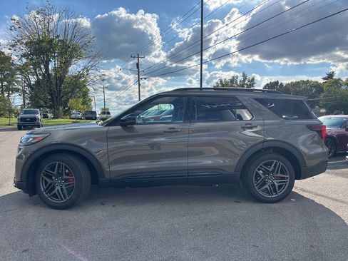 New 2026 Ford Explorer ST w/ Sun And Sound Package image 5