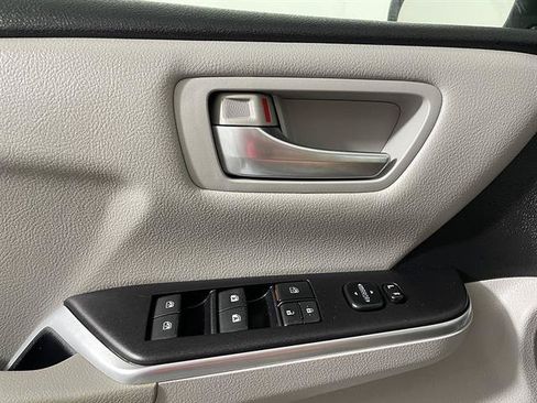Used 2015 Toyota Camry LE FWD image 17
