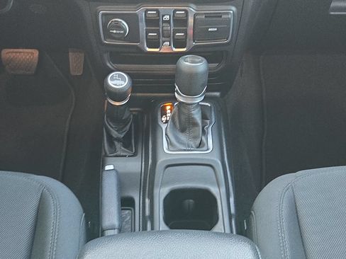 Used 2020 Jeep Wrangler Unlimited Sport AWD/4WD image 31