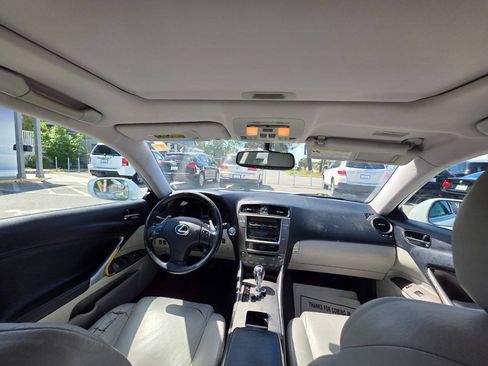 Used 2010 Lexus IS 250 w/ Preferred Accessory Package RWD image 13