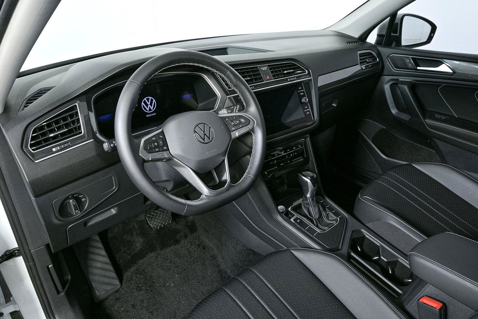 Certified 2023 Volkswagen Tiguan SE FWD image 7