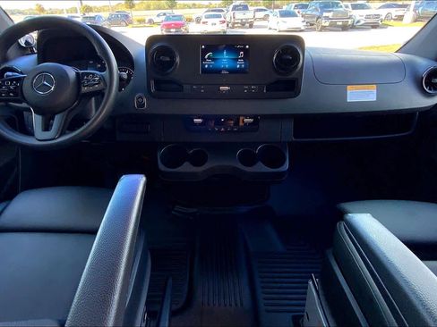 Used 2024 Mercedes-Benz Sprinter 4500 image 13