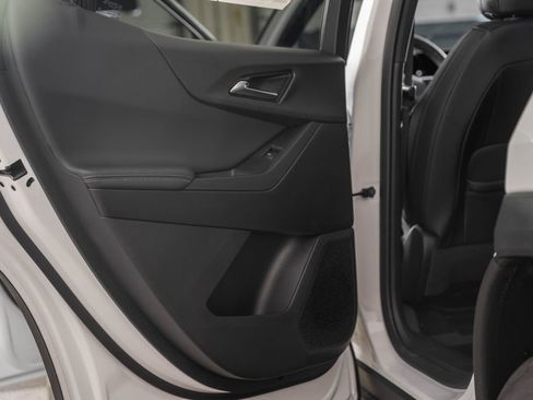 New 2026 Chevrolet Equinox LT w/ Convenience Package II image 38