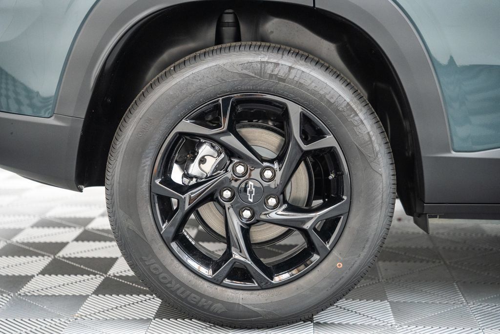 New 2026 Chevrolet Trax LT w/ Sunroof Package FWD image 18
