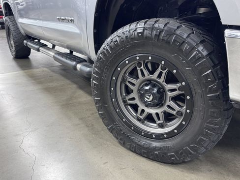 Used 2016 Toyota Tundra SR5 w/ SR5 Upgrade Package AWD/4WD image 21