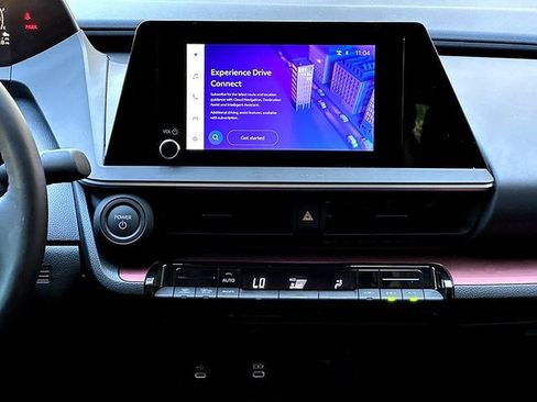 Used 2025 Toyota Prius Plug-In Hybrid FWD image 28