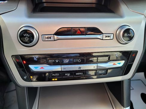 Used 2021 Ford Explorer XLT w/ Equipment Group 202A image 31