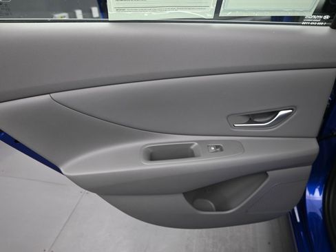 Certified 2025 Hyundai Elantra SEL image 18