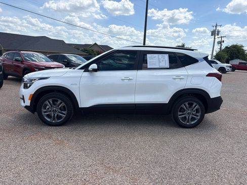 Used 2023 Kia Seltos S AWD/4WD image 2
