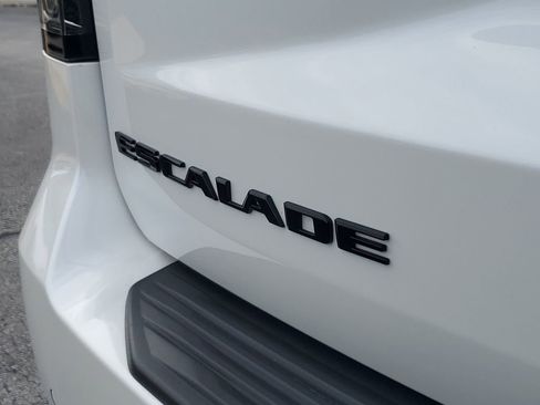 Certified 2024 Cadillac Escalade V w/ LPO, ONYX Package image 28