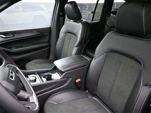 New 2025 Jeep Grand Cherokee Altitude image 13